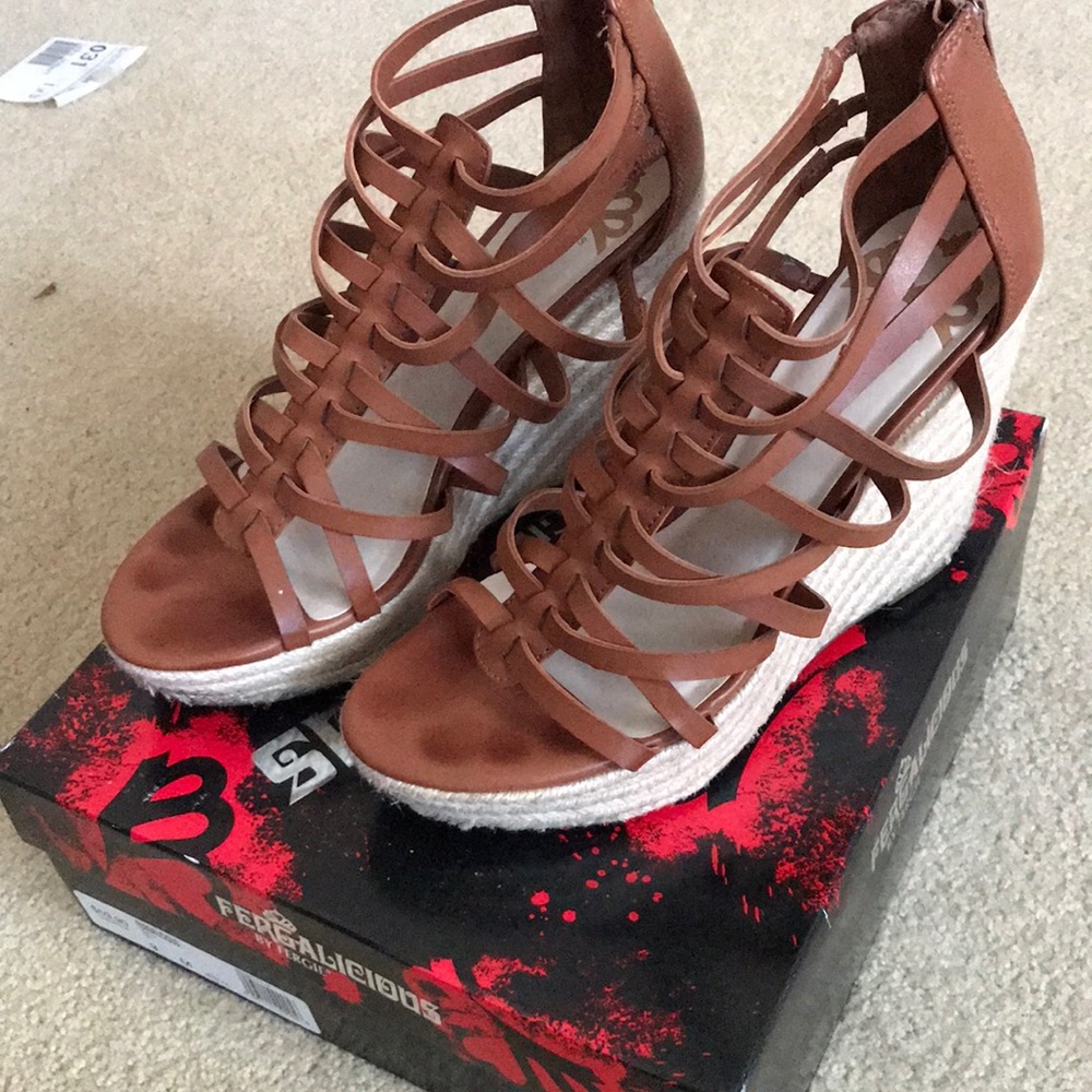 BROWN STRAPPY WEDGES